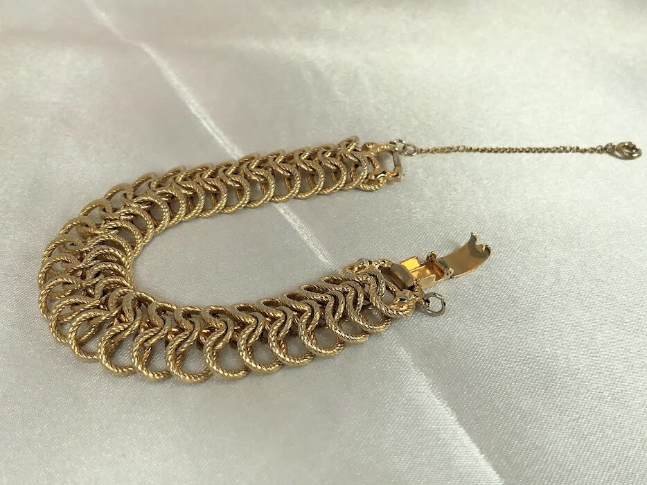 Vintage Textured Chain Link Bracelet Gold-tone with Safety Chain and Snap Clasp