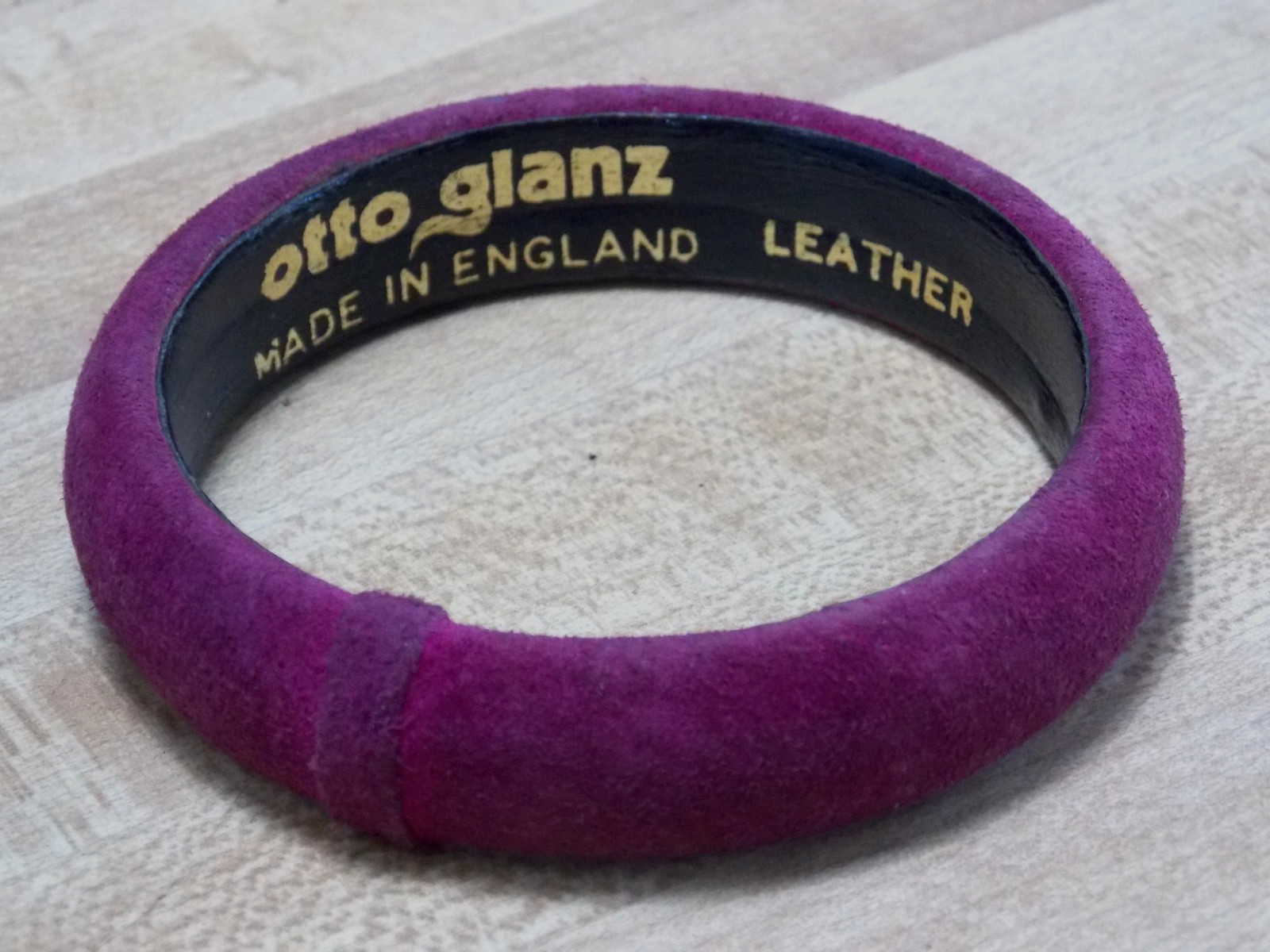 OTTO GLANZ MADE IN ENGLAND BURGUNDY SUEDE LEATHER BANGLE BRACELET Size 8 Vintage