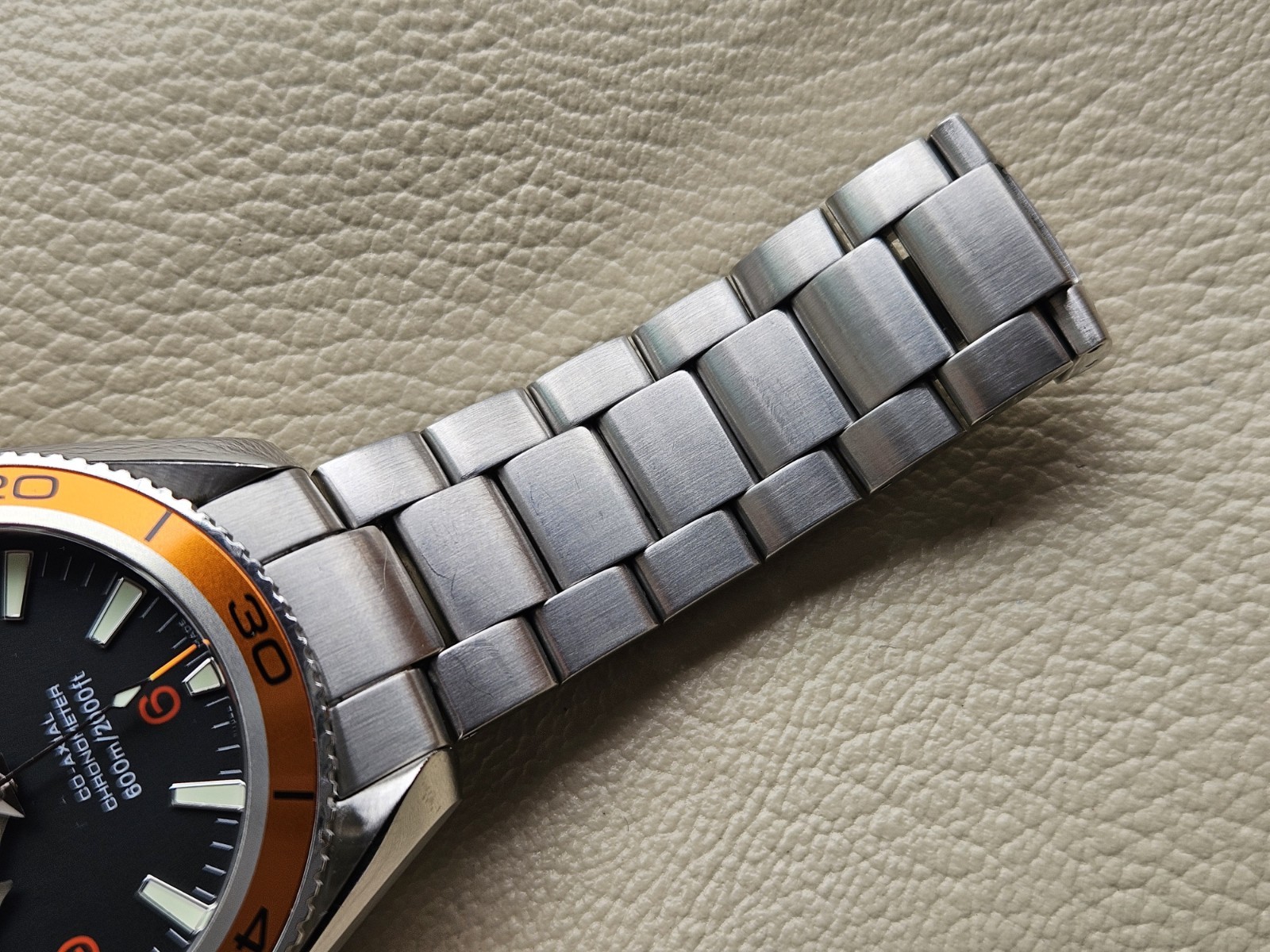 OMEGA Seamaster Planet Ocean 2209.50 42mm Automatic Black Orange Watch (2011)