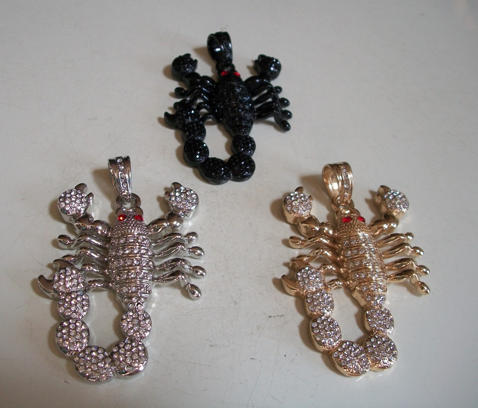 Men’s Black. Gold Or Silver Finish Scorpion Fashion Hip Hop Charm Or With Chain