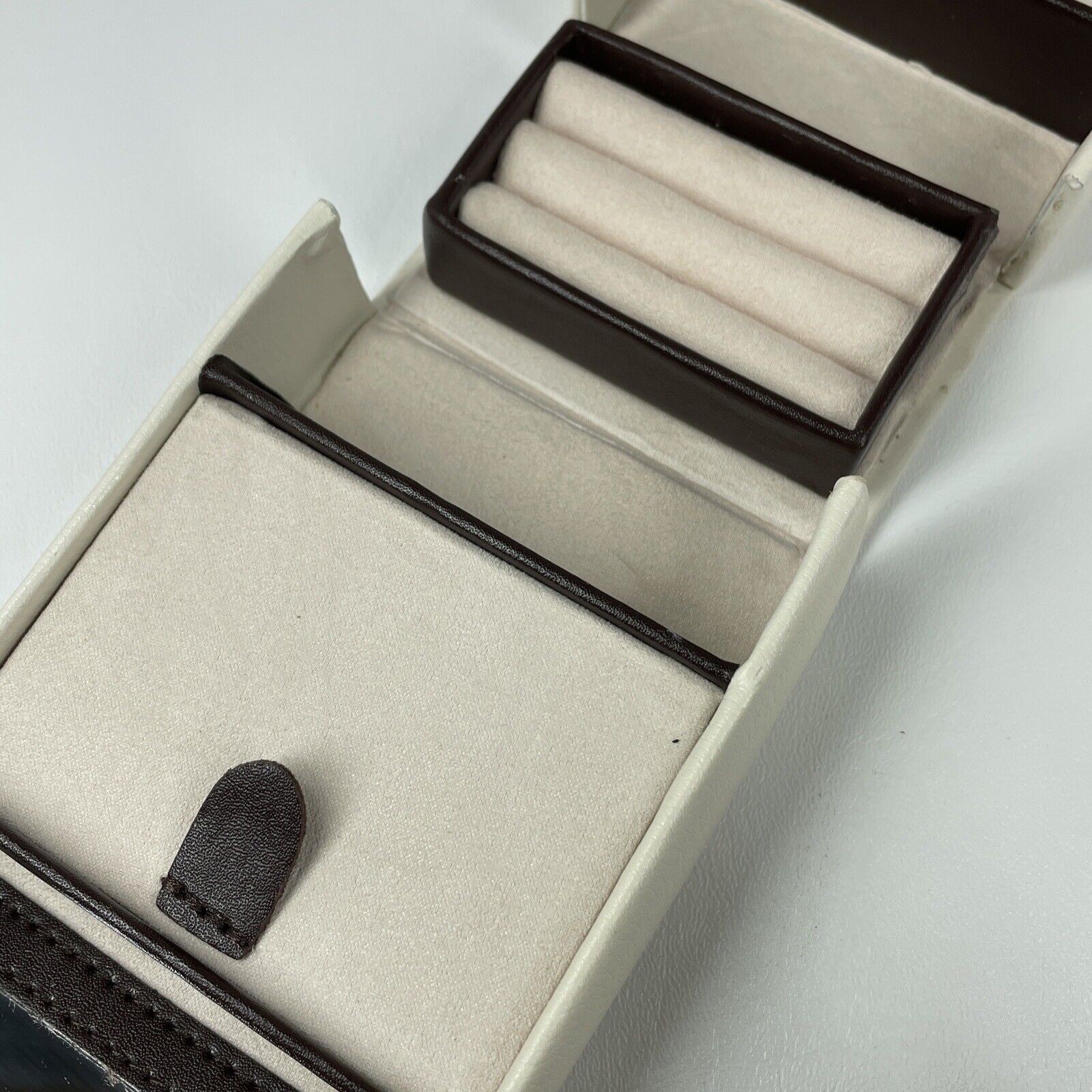 EUC BEY-BERK “Madeline” Ivory & Brown Leather Suede Folding Travel Jewelry Case