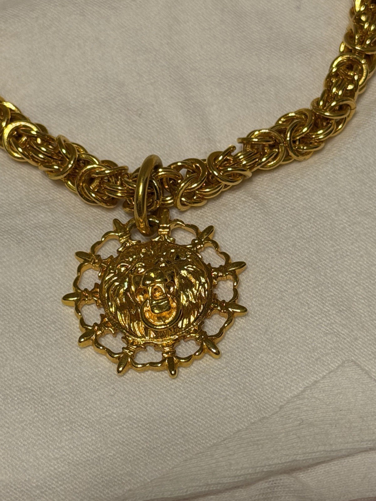 17” VTG Signed Anne Klein Lion Head Clasp Chunky Byzantine Gold Chain Necklace