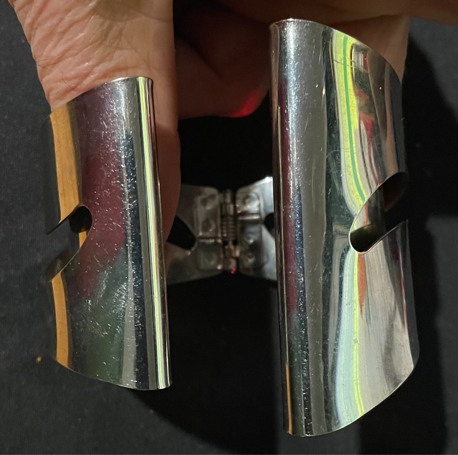Unique Metal Clamper Hinged Bracelet – Approx 6 In