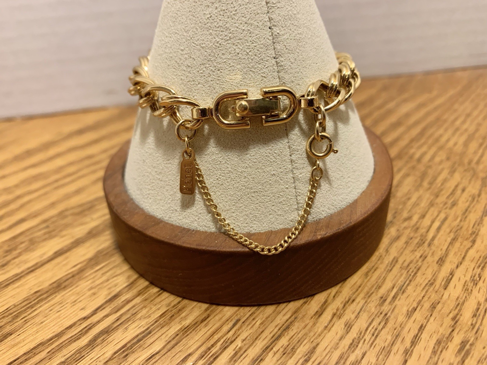 Stunning Monet Vintage Gold Tone Link Chain Bracelet With Safety Chain