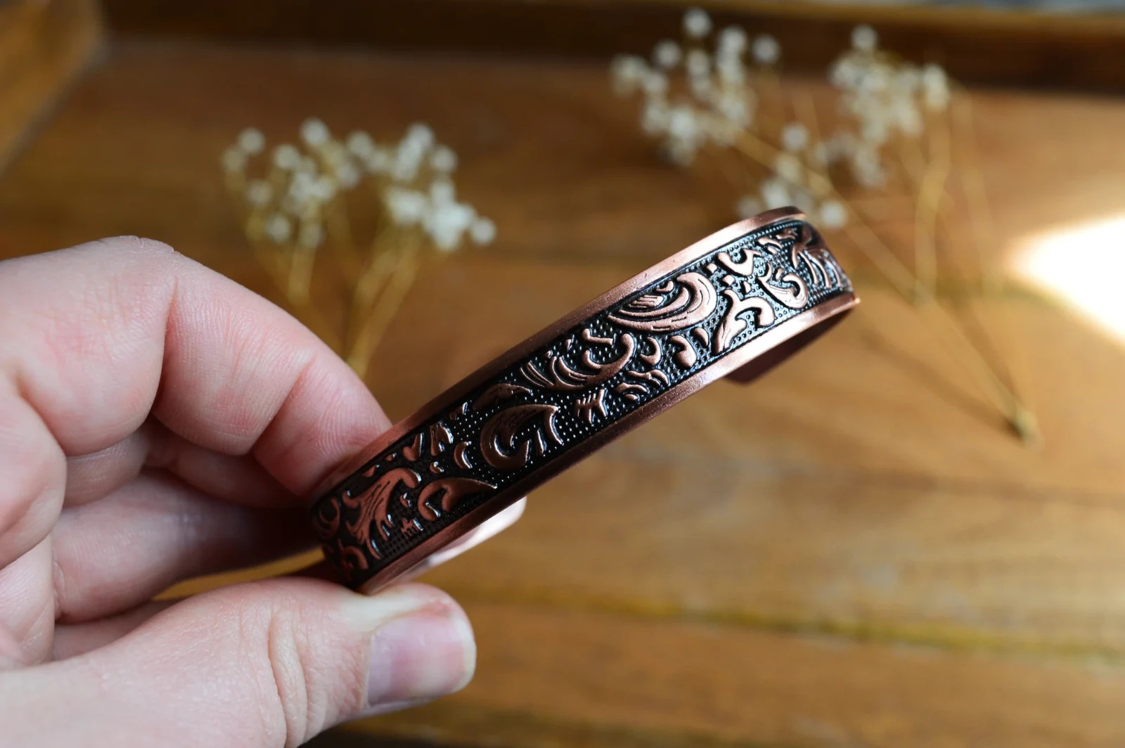 1PCVintage Scroll Engraved Copper Cuff Bracelet 6 Magnet Magnetic Therapy Bangle