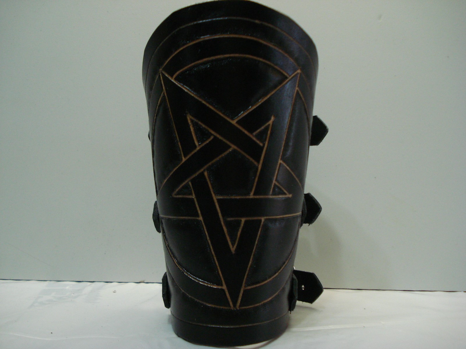 LEATHER LEATHER CARVED GAUNTLET…DEATH METAL…(MDLG0152)….BRUJERIA
