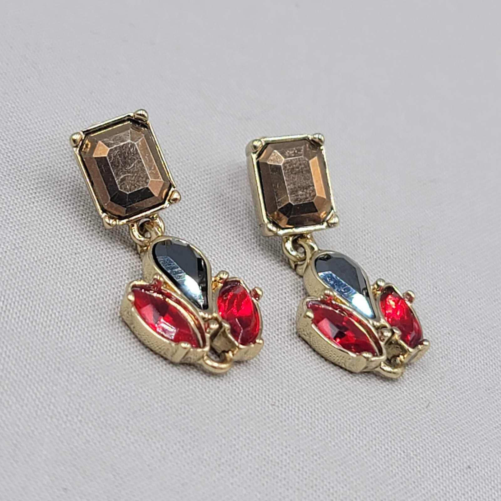 Multicolor Red Black Rhinestone Pierced Earrings Gold tone Dangle