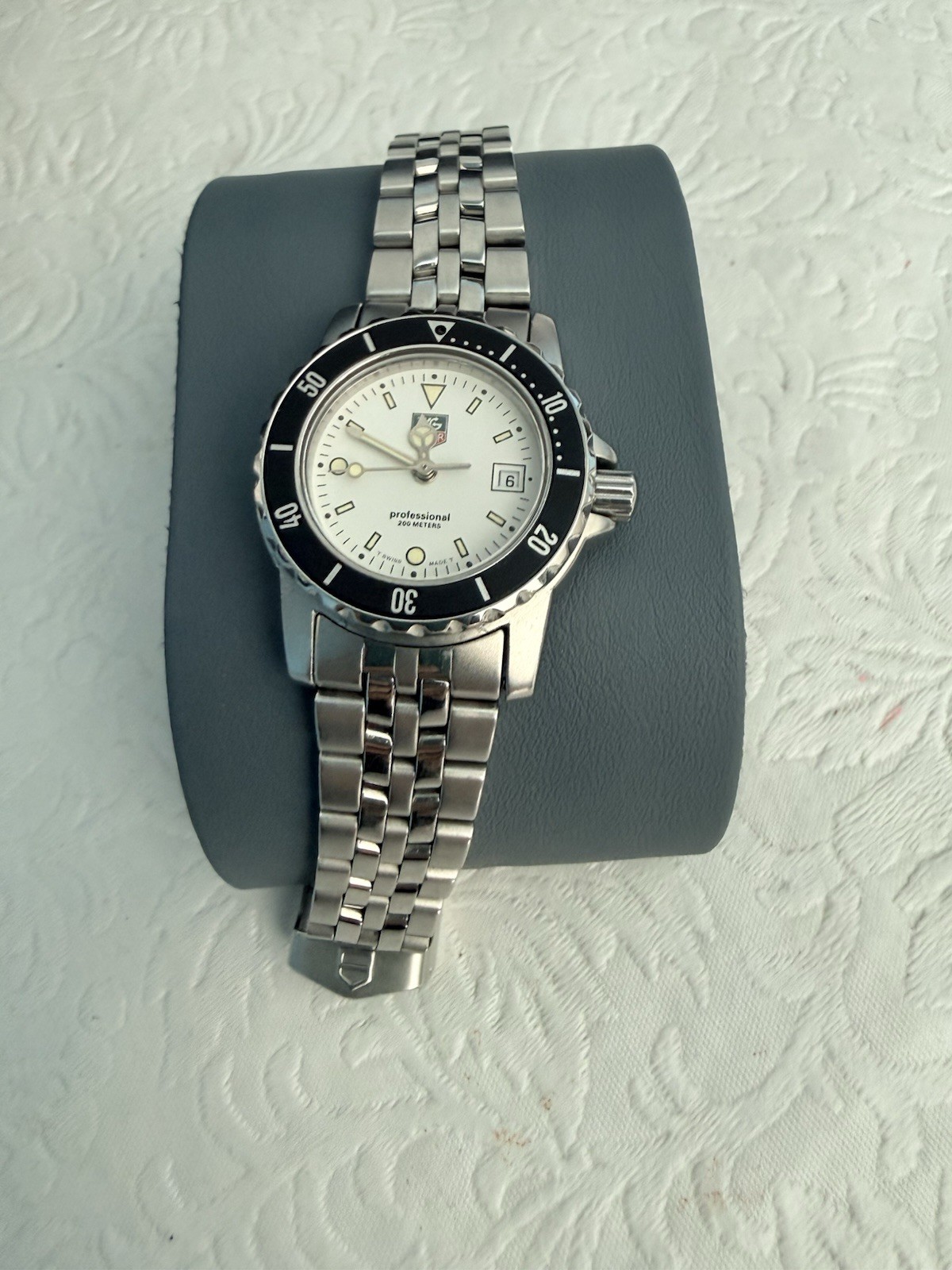 TAG Heuer 2000 Quartz 200m White Dial Date Steel Diver Watch w/ Box
