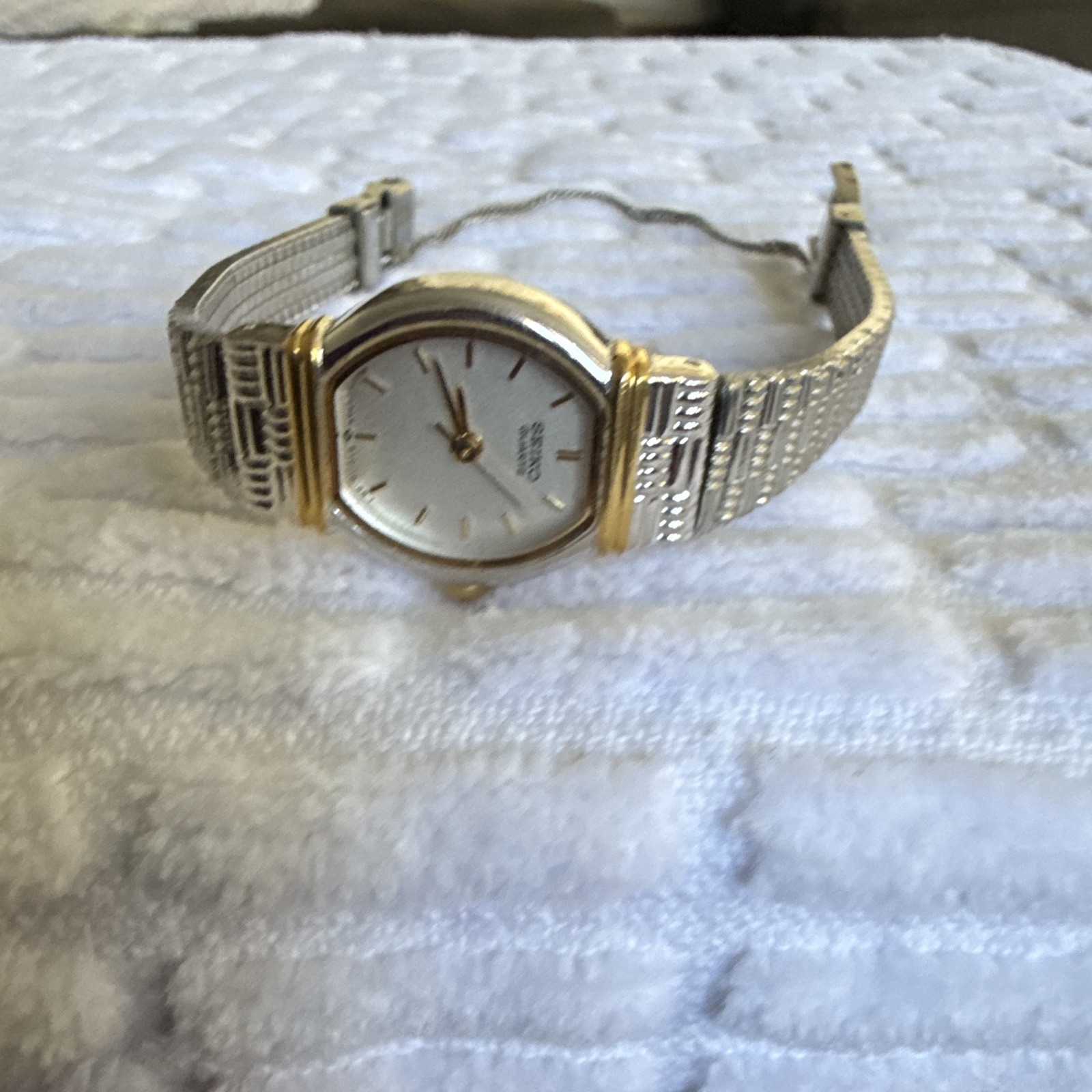 Seiko Quartz Vintage Women’s Oval Two-Tone Bracelet Watch White Dial