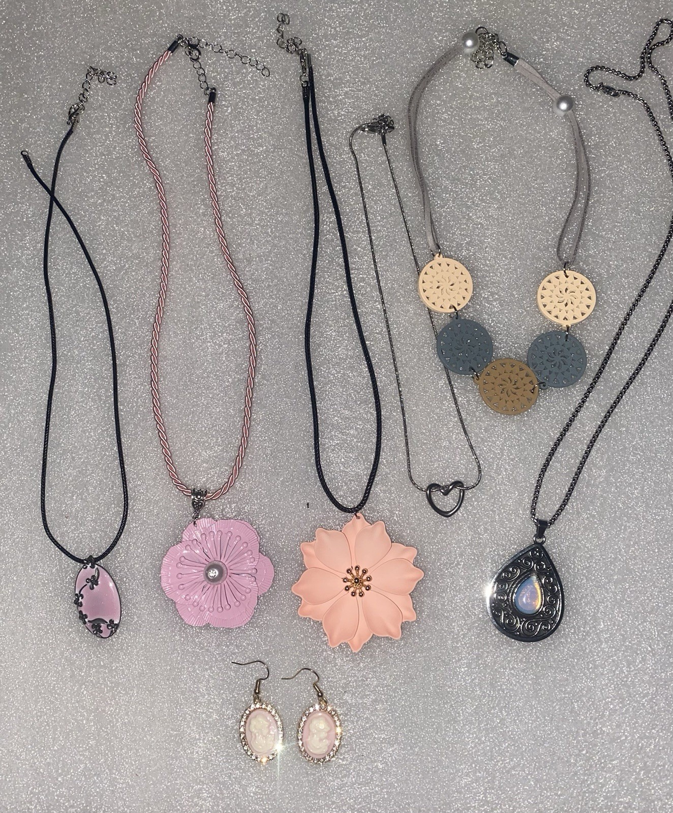 Women’s Fashion Jewelry Mixed Lot 6pc Necklaces & Cameo Earrings Metal Plastic