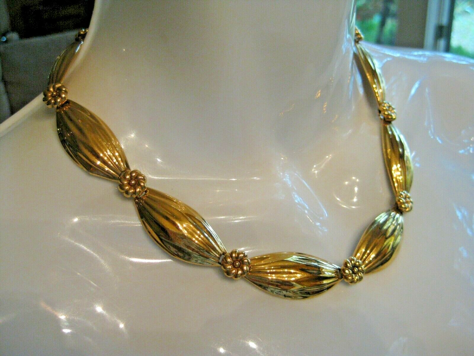 Monet Ribbon Rosette Link Necklace Exceptional Early Vintage Bright Gold Plate