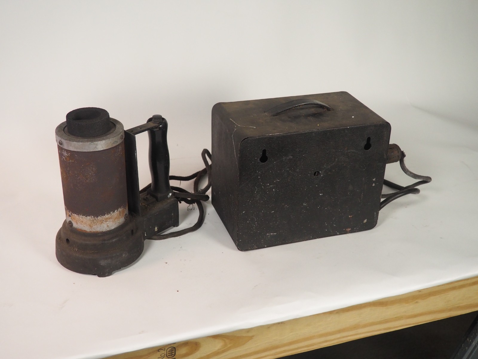 Vintage Jelrus Electric Melting Furnace – Tested & Working – Includes Crucible