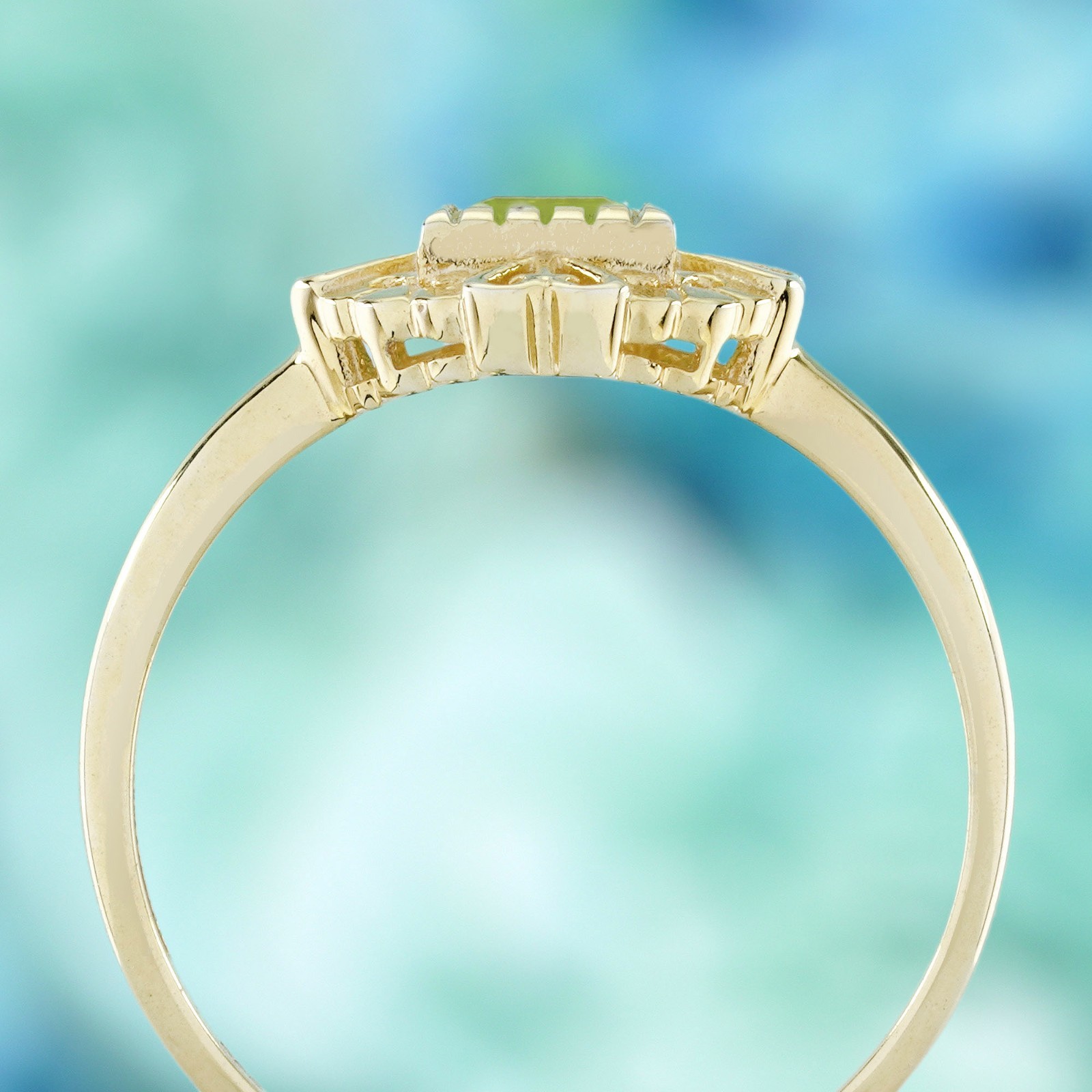 14K Yellow Gold Peridot Vintage Style Heart Filigree Ring