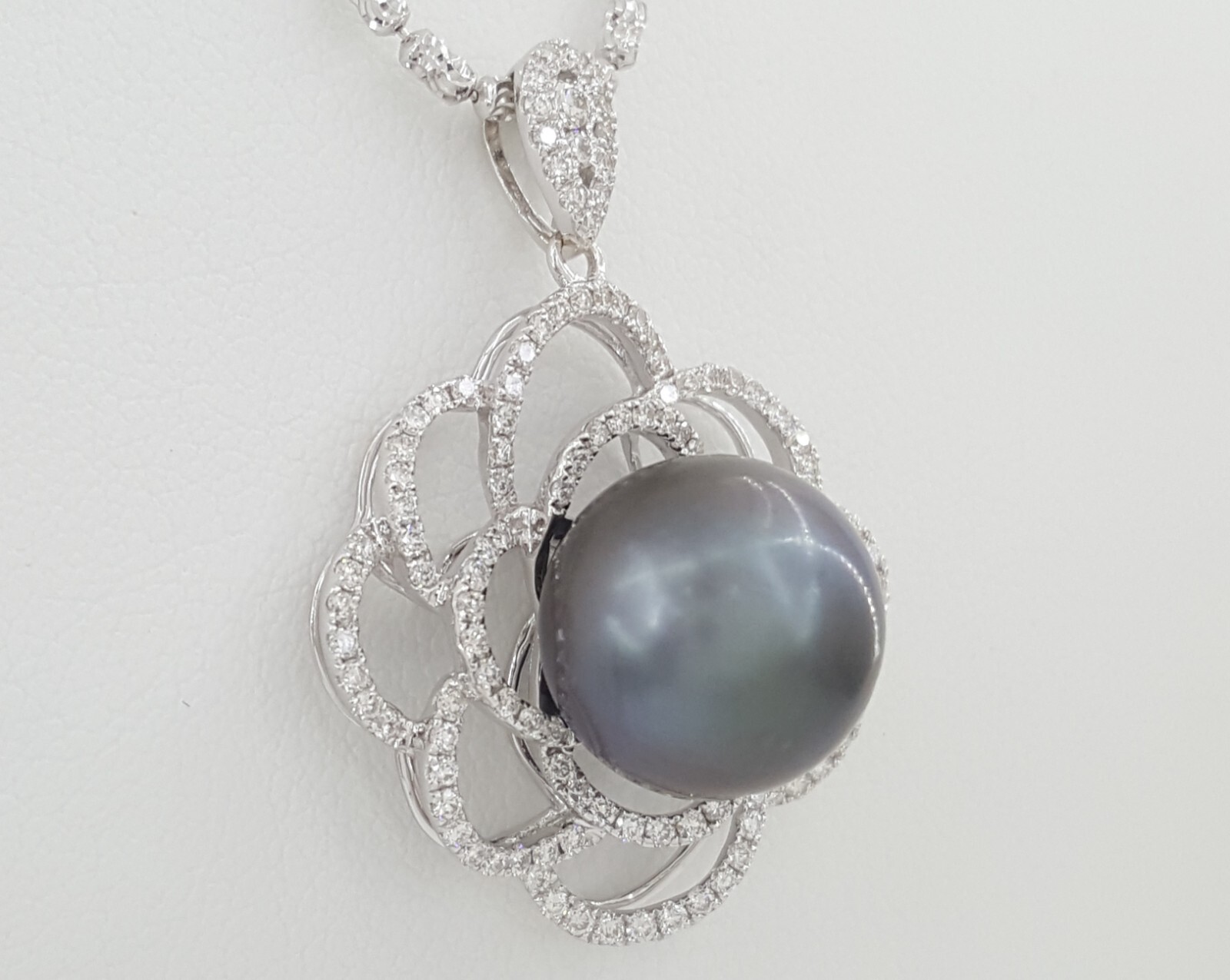 13.7 mm Tahitian Pearl & Diamond Flower Pendant Necklace 1.3 ct 18K Gold 18″