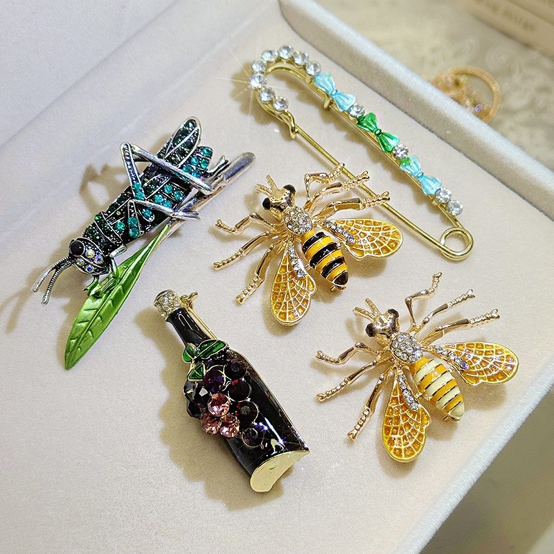 wholesale 20pcs Mix Design Vintage Brooch Pins Lot Enamel Crystal Pearl Resale
