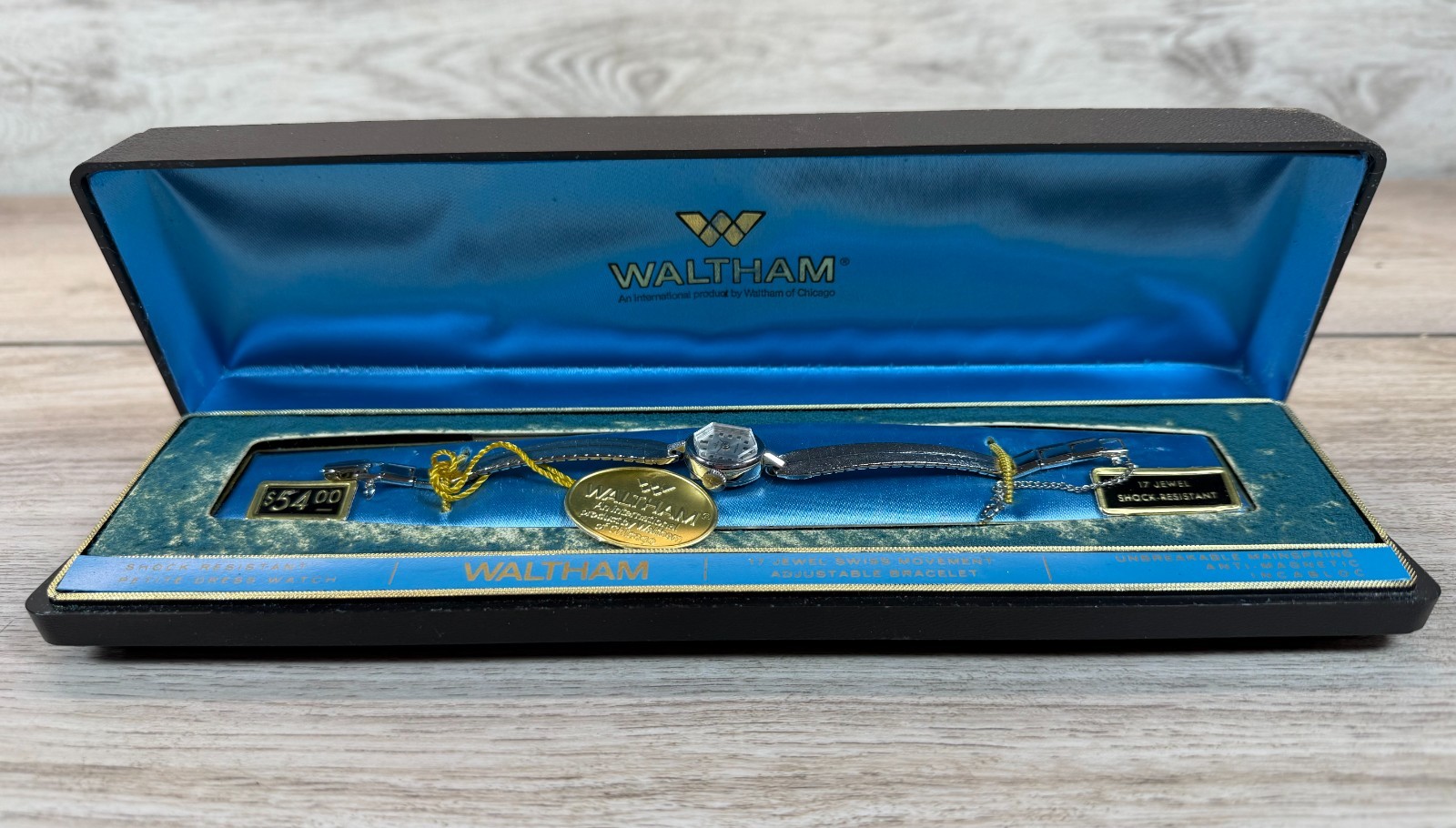 Vintage Waltham 17 Jewel Ladies Watch Incabloc Swiss In Original Box Display