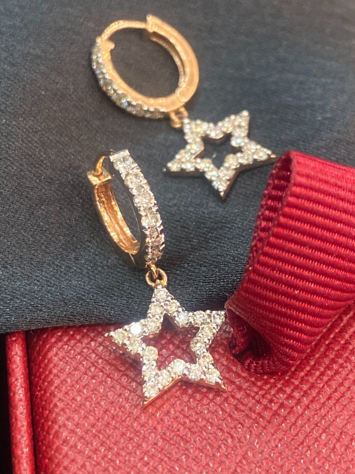 Stunning 0.89 Cts Round Brilliant Cut Diamonds Star Dangle Earrings In 14K Gold