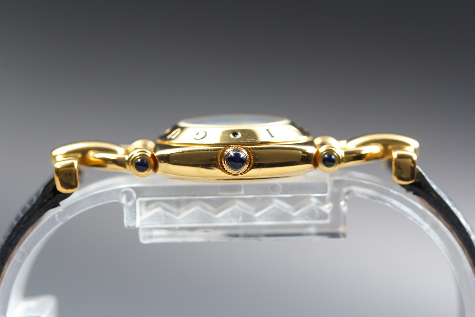 [Near MINT] Gucci 6300L 22mm Gold White Dial Quartz Women’s Watch From JAPAN