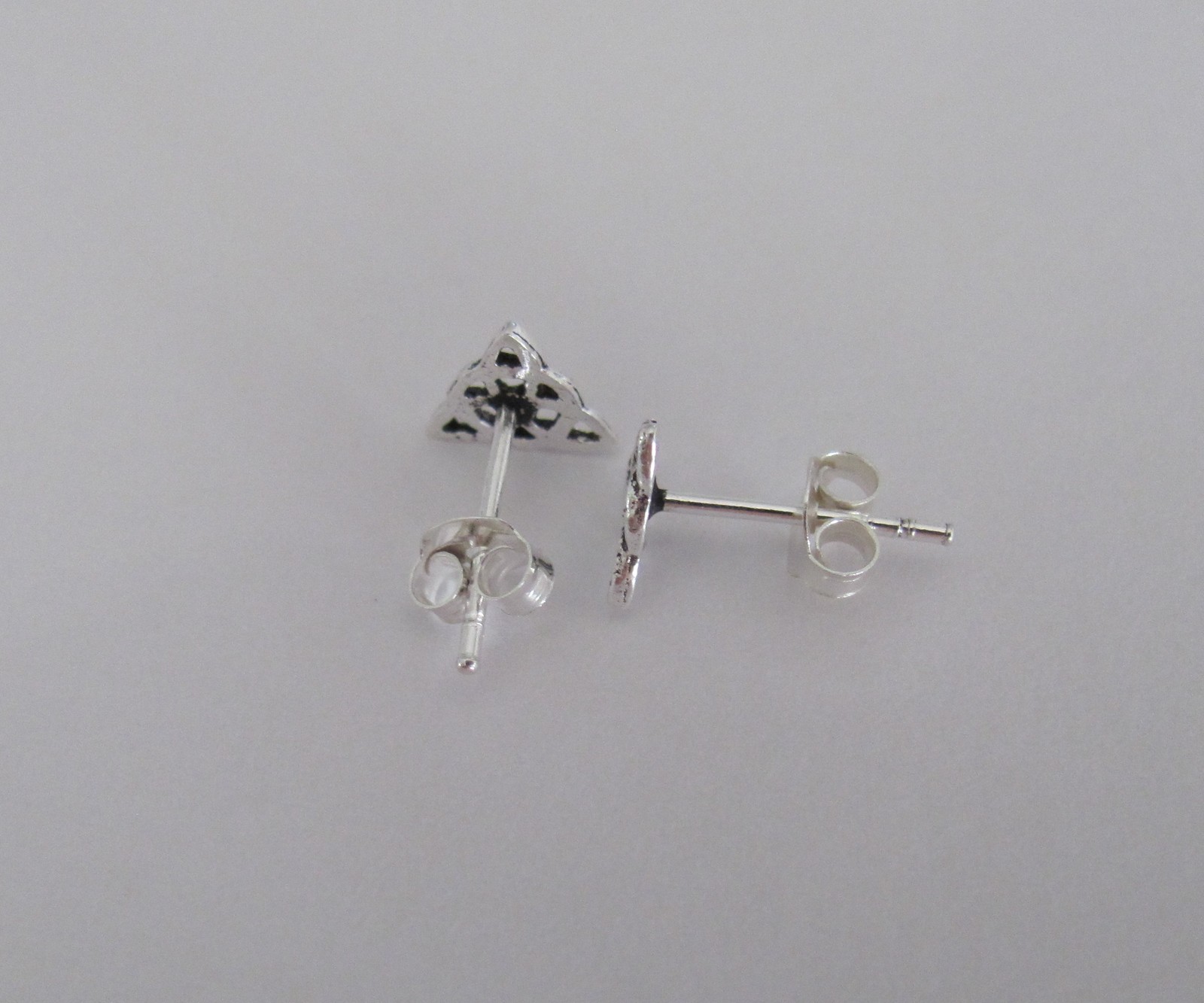 Sterling Silver 6mm Celtic triangle knot dainty post stud earrings.