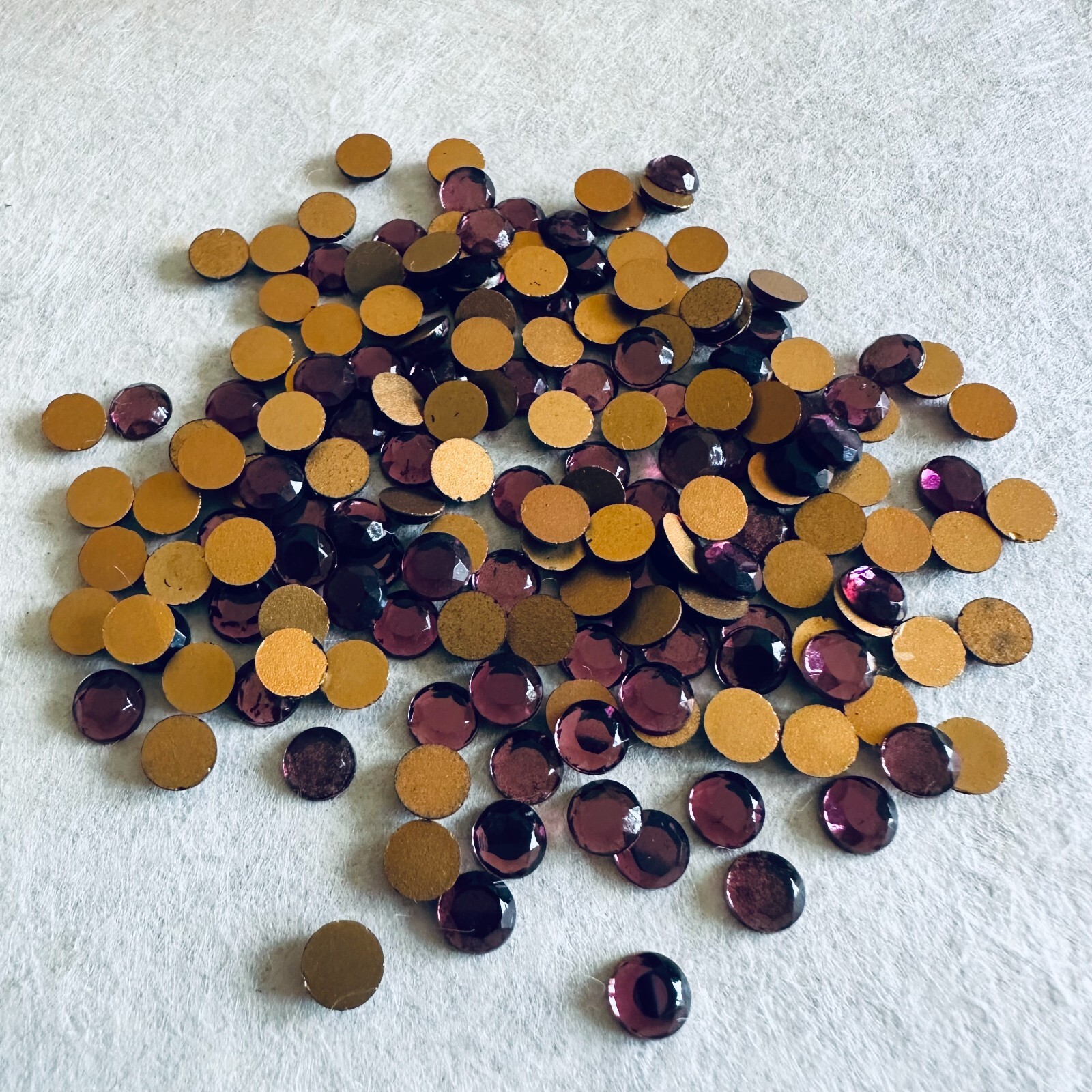 BD132 Vintage glass cabochons 24SS(5.4mm) round amethyst rauten roses (144)