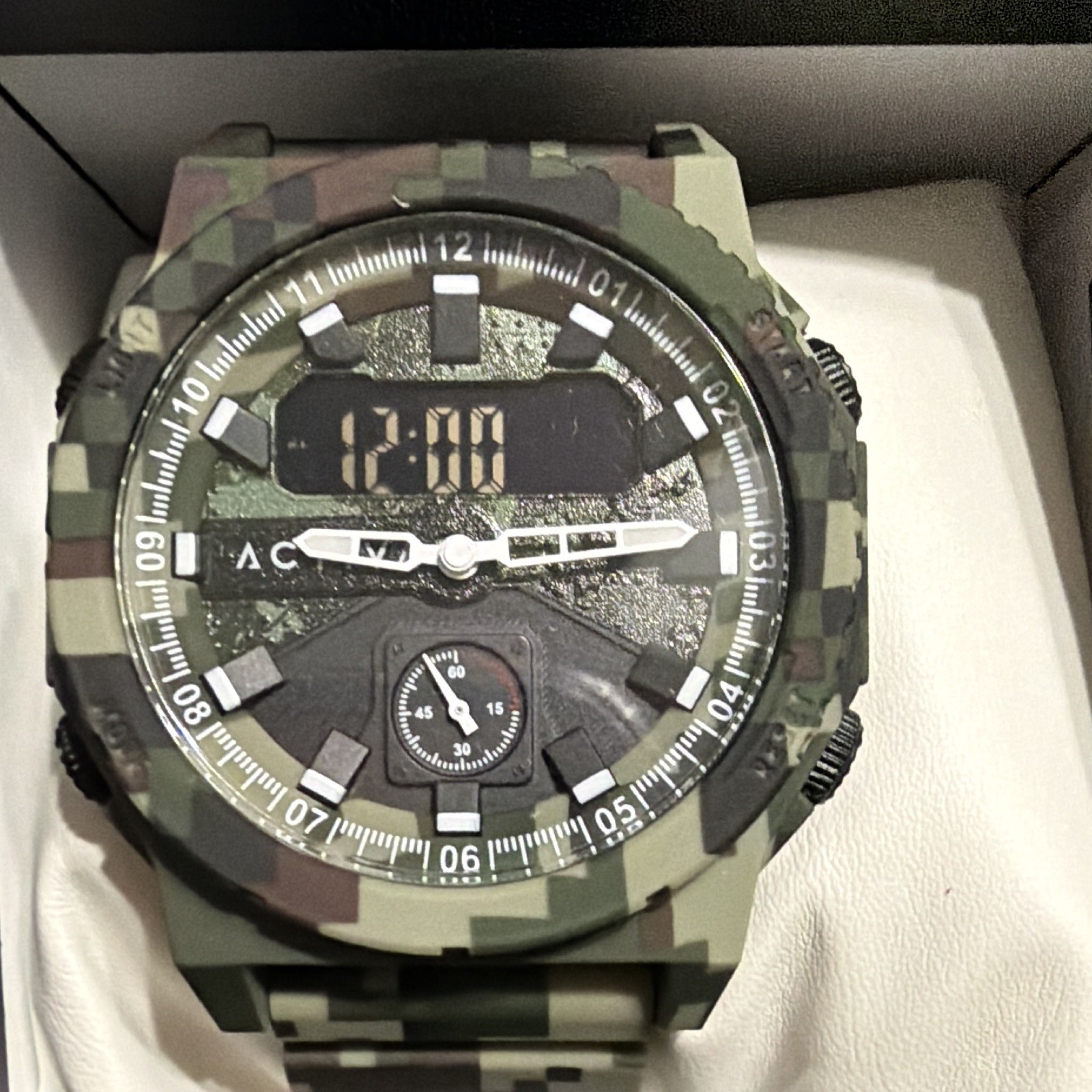 Activa X Invicta Men’s Digital Watch – 47mm. Camouflage. Green (ACW2355-004) NIB