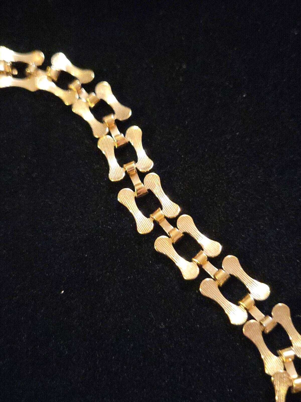 Vintage Retro 1980s 1990s simple Goldtone chain wide flat link .