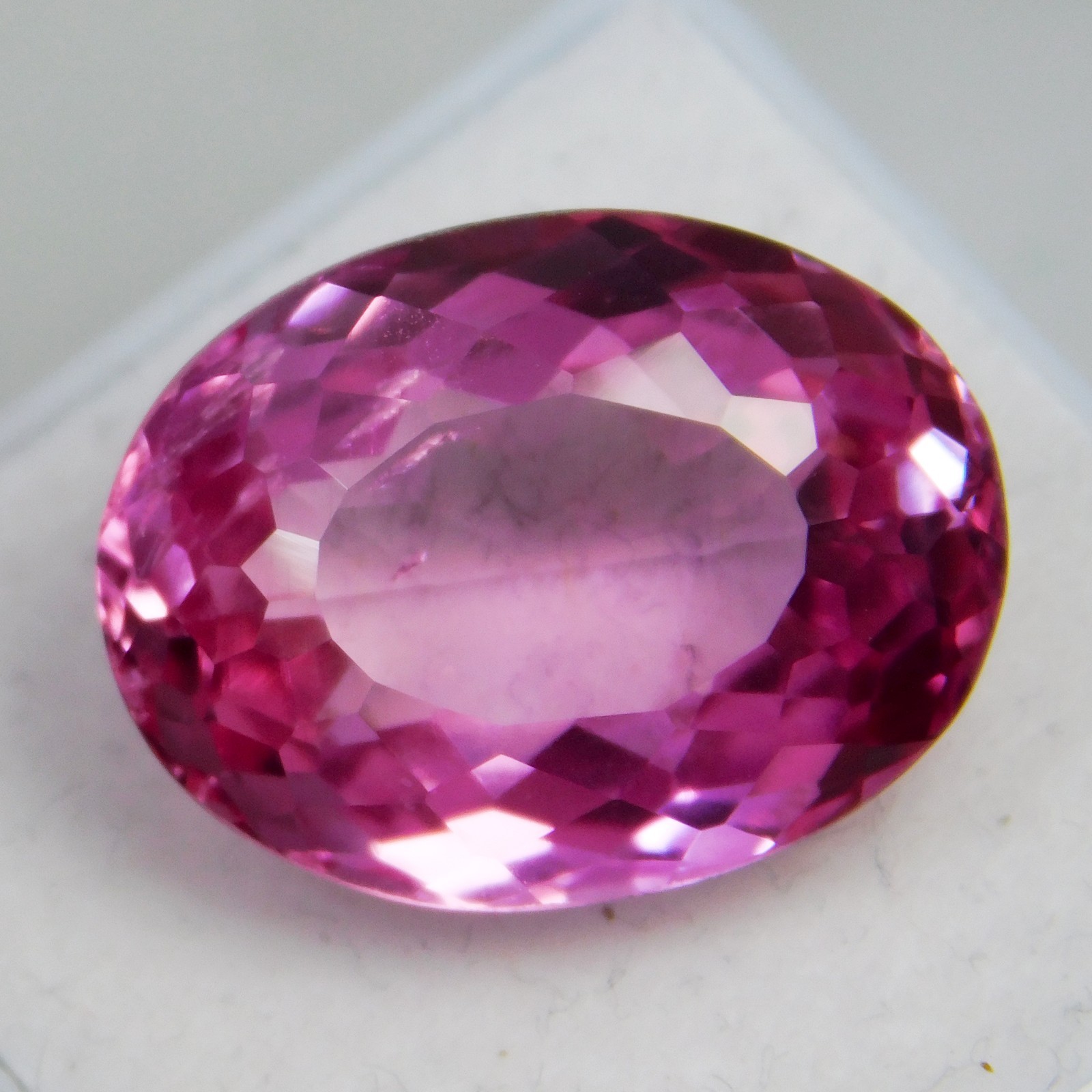IGL CERTIFIED 18.70 ct IF Oval Natural Vivid Pink Sapphire – Unheated Gemstone