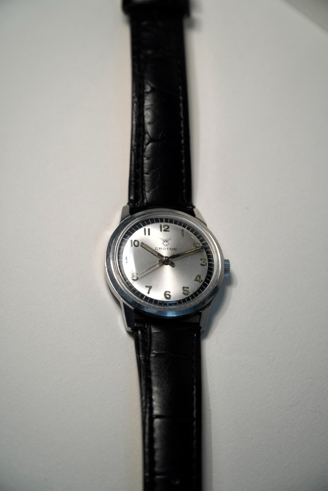 Croton Vintage Manual Wind 34mm Watch Silver Tuxedo Dial 17 Jewels Running