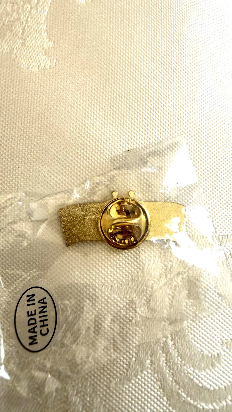 Israel & USA Crossed Flags Enamel Lapel Pin, Gold Tone, Sourced from China