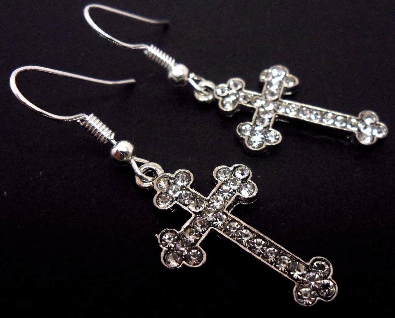 A PAIR OF SILVER & CLEAR DIAMANTE/CRYSTAL CROSS EARRINGS. NEW.