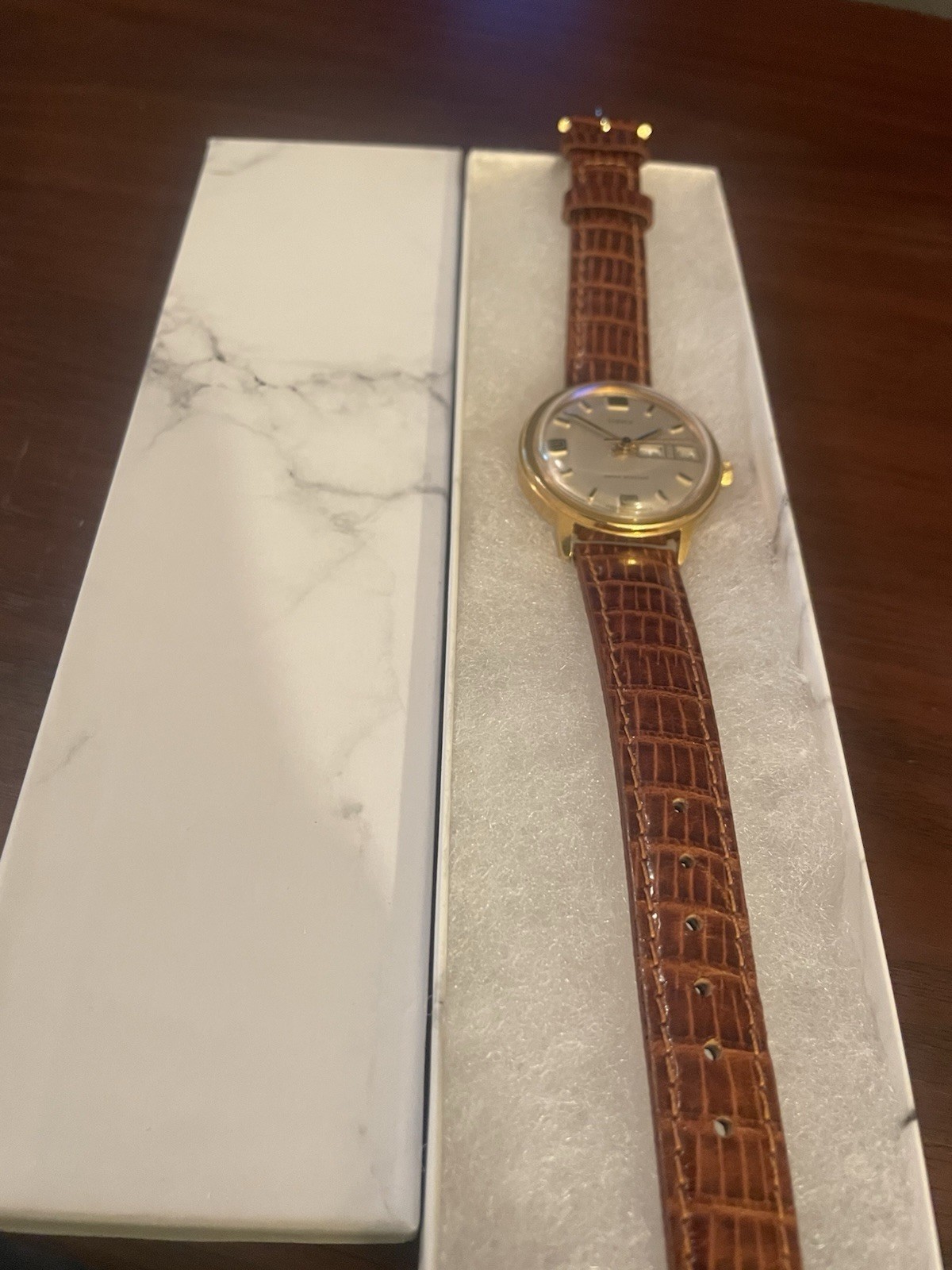 Vintage Timex Day Date Mens Retro Dress Watch Gold Tone Silver Sunburst Dial