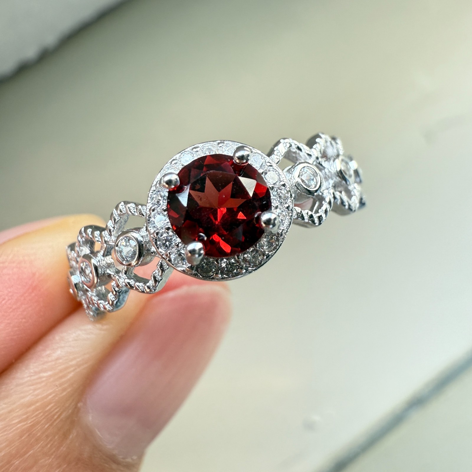 925 Sterling Silver Ring 5mm Red Natural Rhodolite Garnet Gemstone Zircon Gift