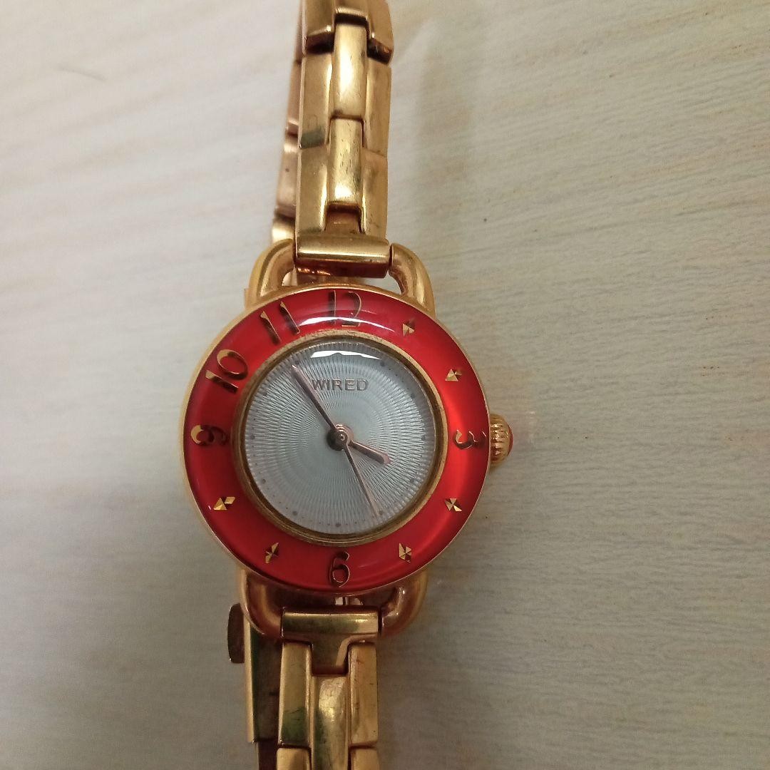 Wired watch, gold, red.