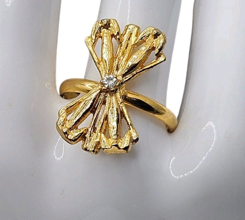 Vintage Vogue Gold Tone Ring Rhinestone Bow Shape Tied Knot size 7 Adjustable