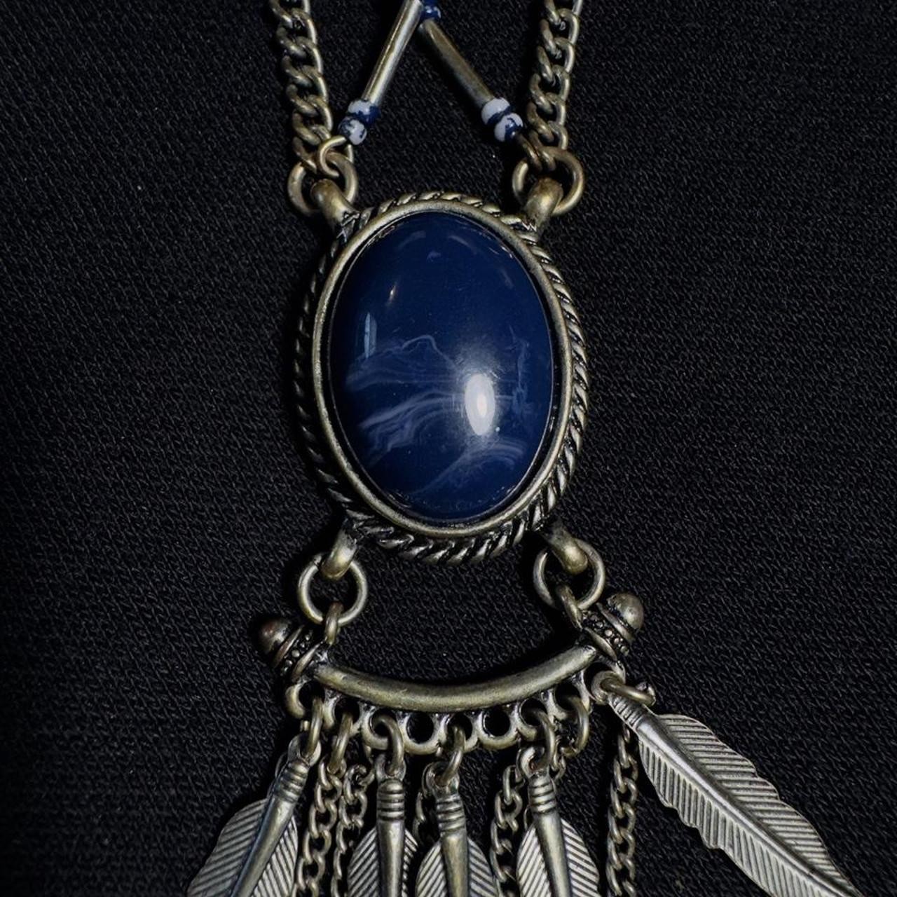 Blue stone pendant necklace with silver feathers and chains #boho #festival