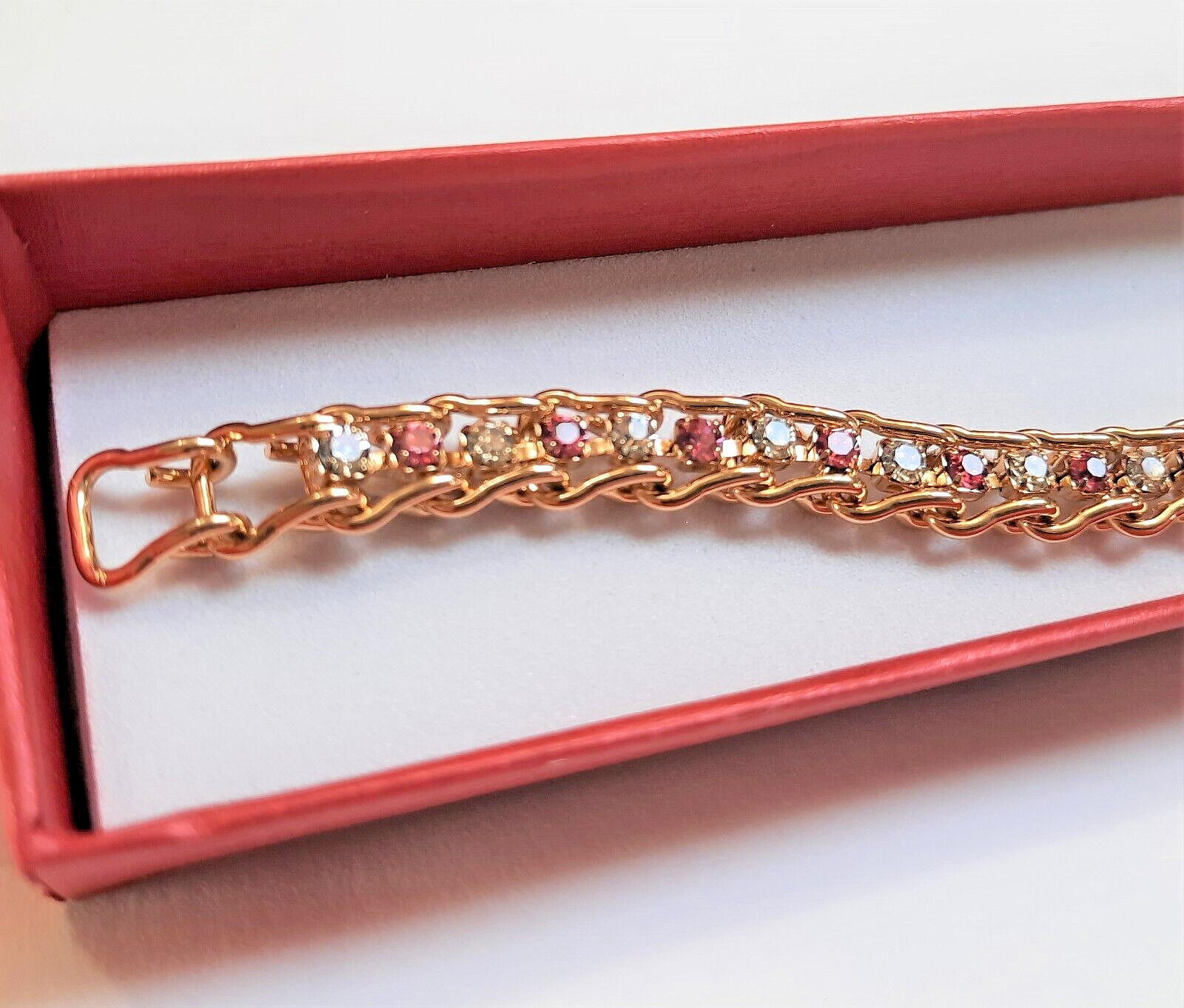 Vintage Rhinestone & Gold Tone Tennis Bracelet 7.25in Fold-Over Clasp