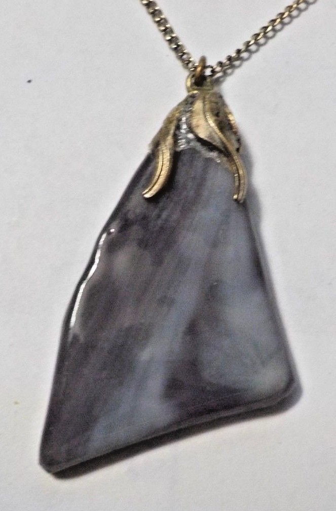 Vintage 18″ Gold Tone Chain W/ Streaked Lavander Stone Pendant