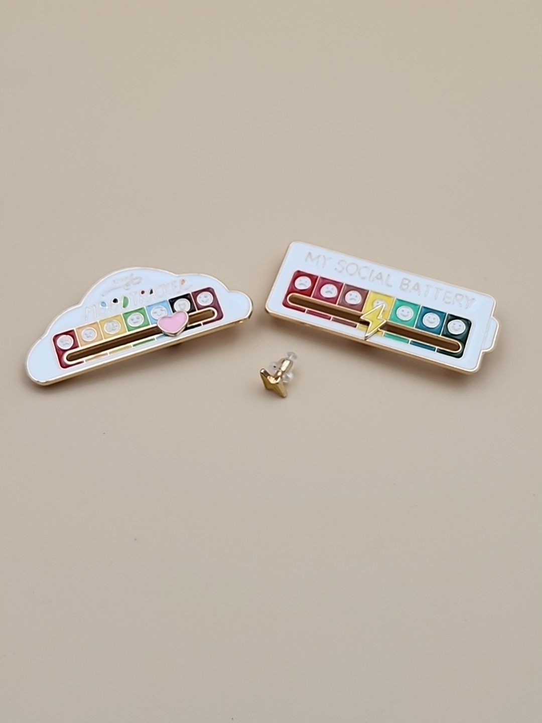 2 pk Interactive My Social Battery Emoji/My Moodtracker Emoji Enamel Pin