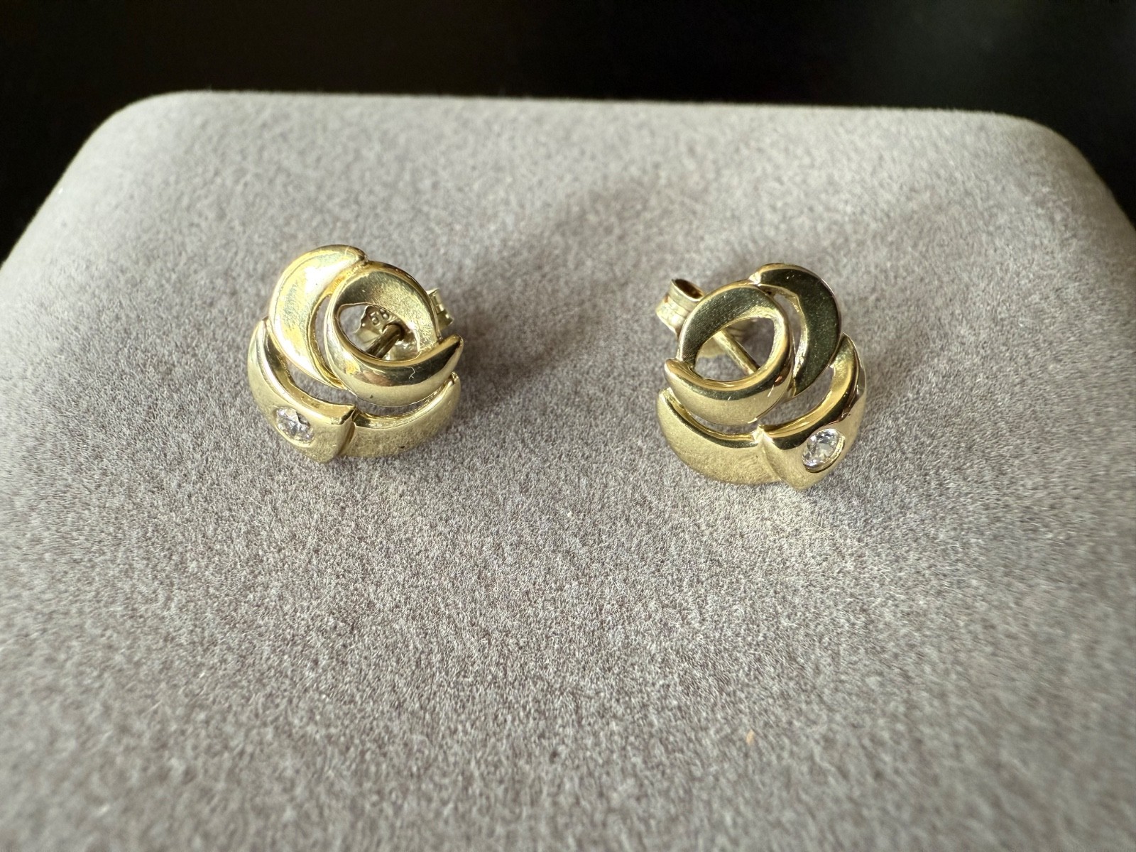 Stud earrings with 2 diamonds 585 Yellow gold