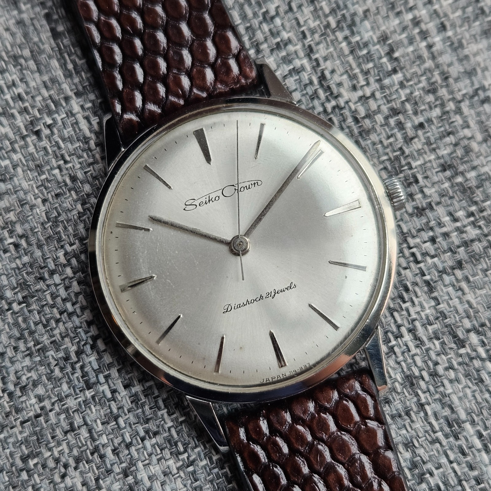 SEIKO CROWN DIASHOCK 21 JEWELS – MANUAL WIND – VINTAGE JAPAN – 1960s men watch