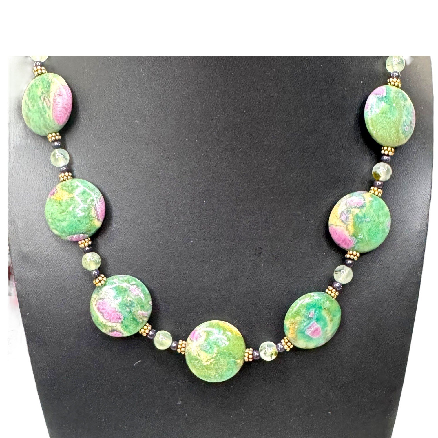 Vintage Ruby Zoisite Beaded Necklace Jade Accent Beads Gold Plated Clasp 18″