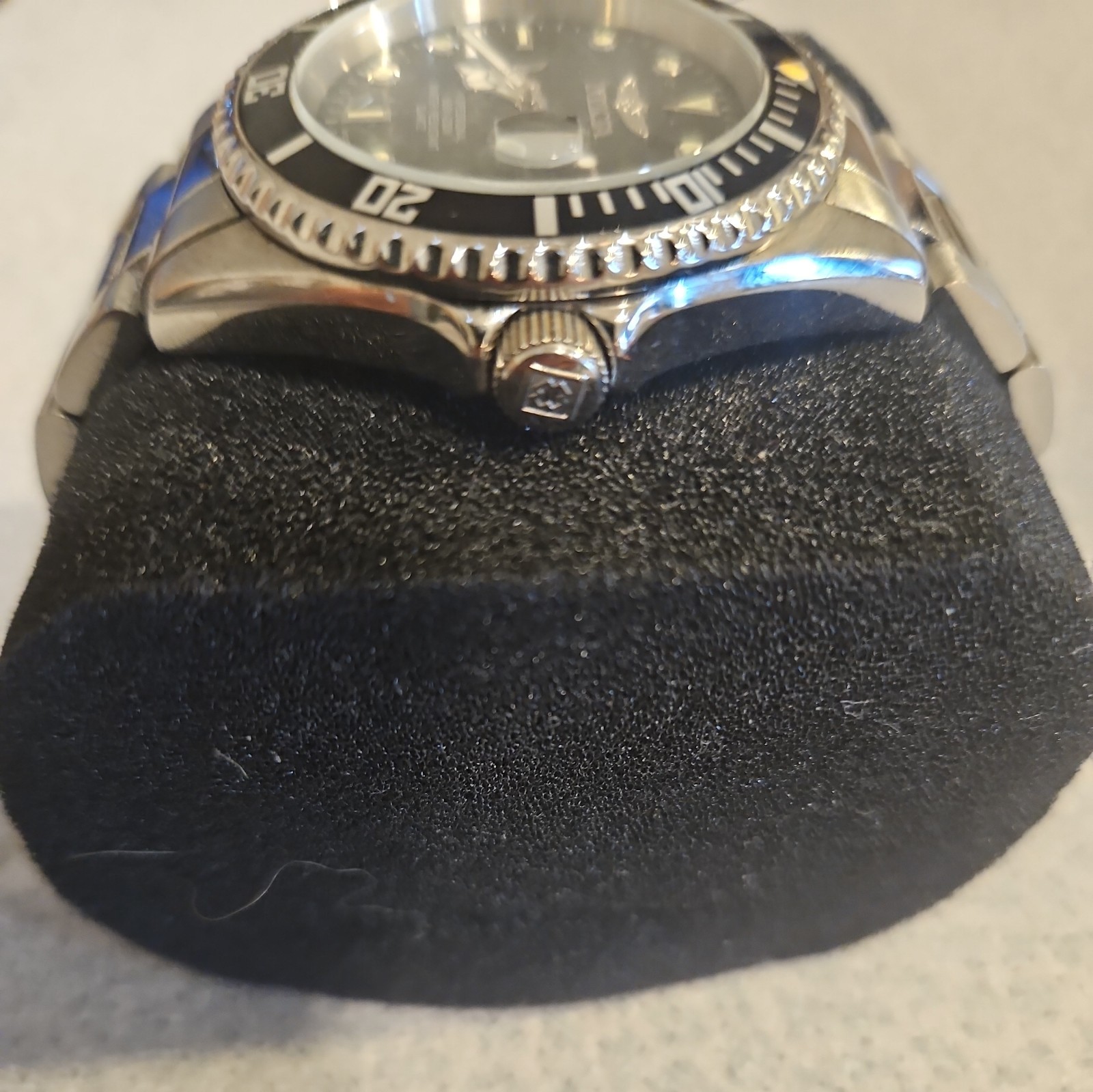 Invicta Pro Diver 8932OB Wristwatch for Men Needs Battery