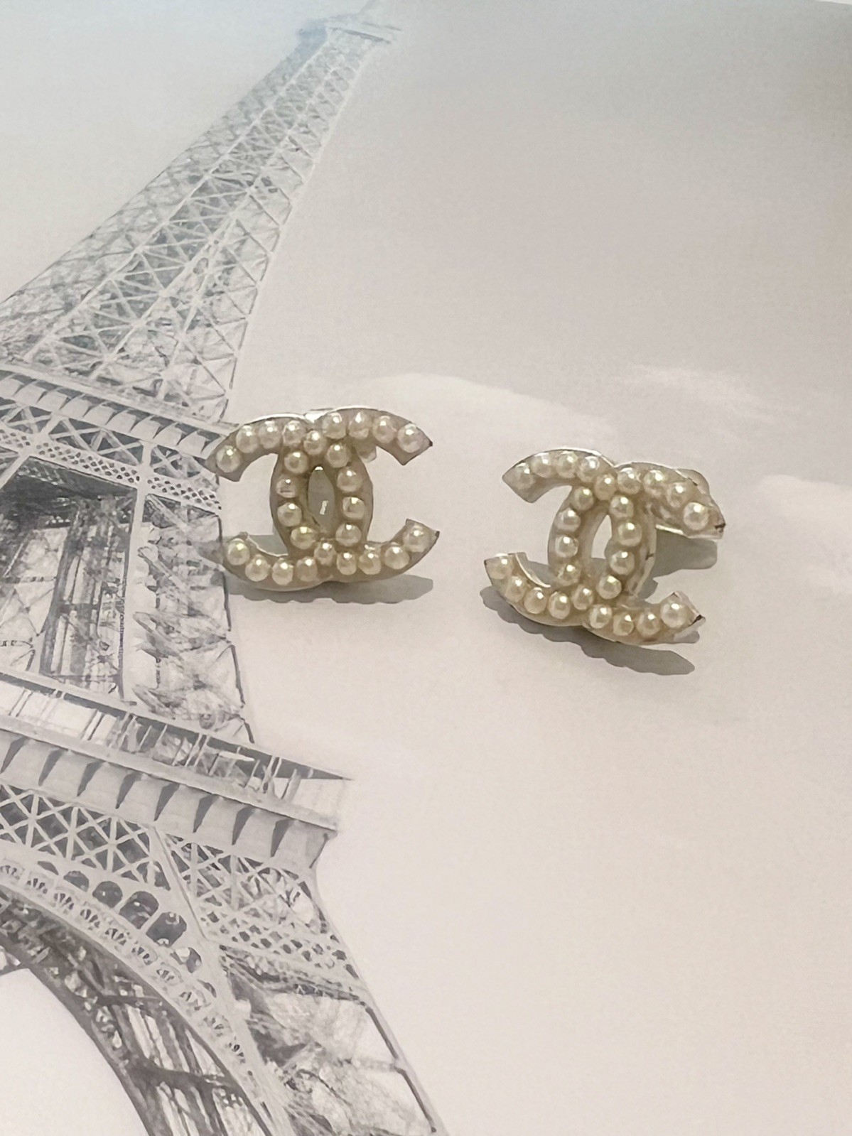 Authentic Chanel CC Logo Pearl Clip-On Earrings Classic Luxury Made in France