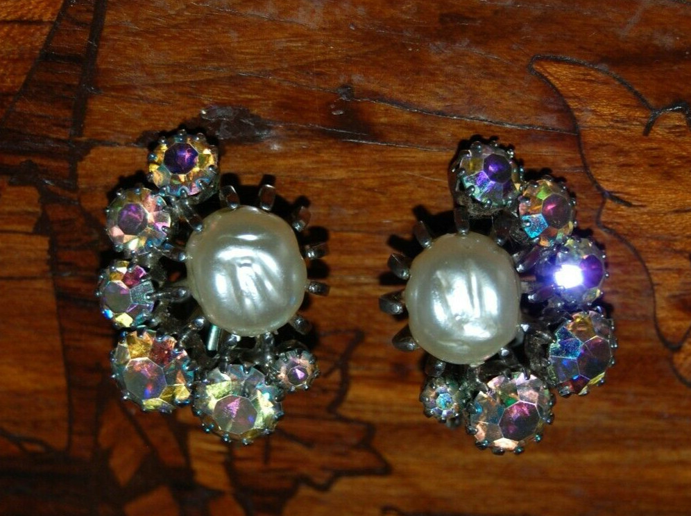ELEGANT VTG MCM WEISS BAROQUE FAUX PEARL AURORA BOREALIS CRYSTALS CLIP EARRINGS