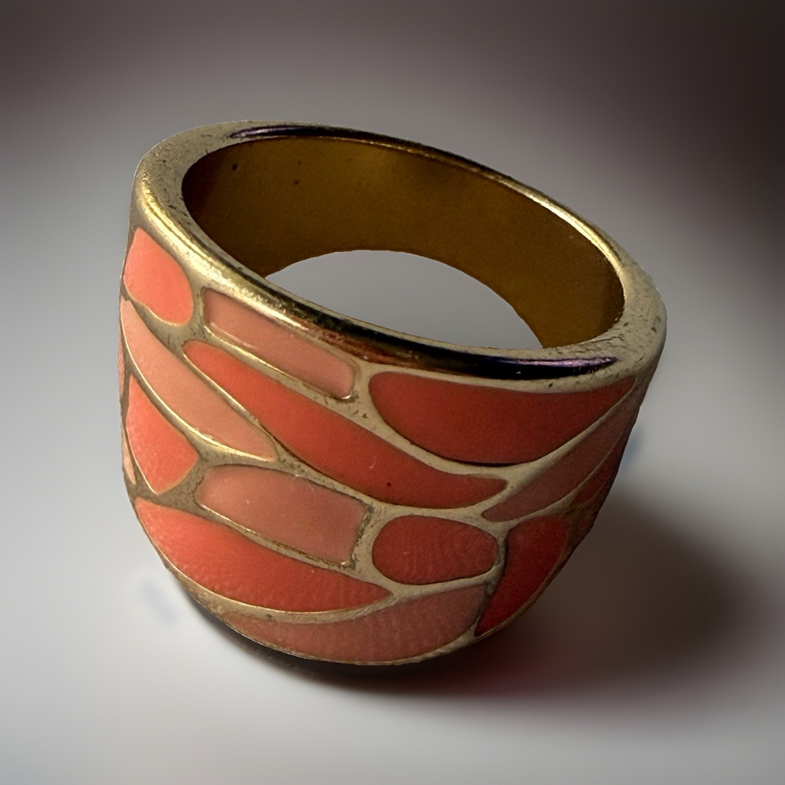 1” Wide Abstract Peach Enamel Statement Ring Gold Tone Unbranded Size 8