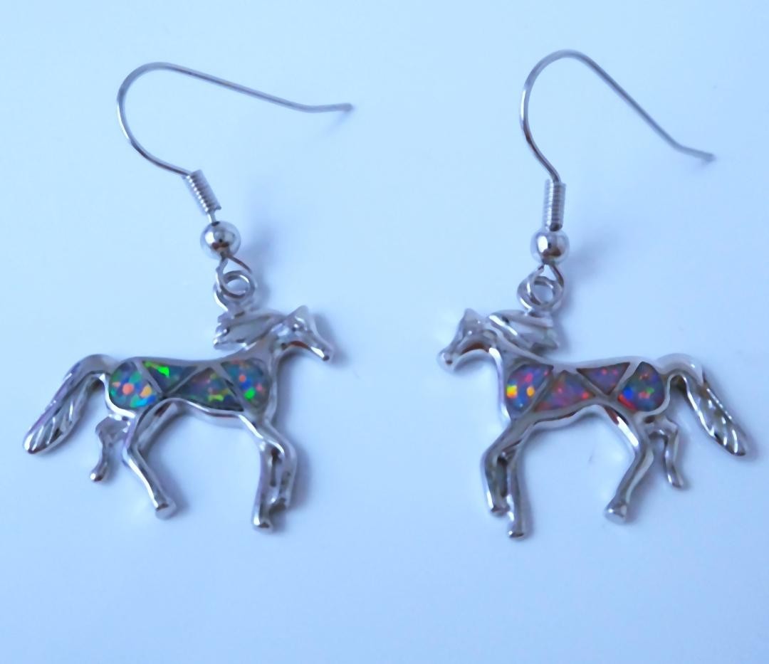 GORGEOUS LAVANDER FIRE OPAL HORSE HOOK EARRINGS