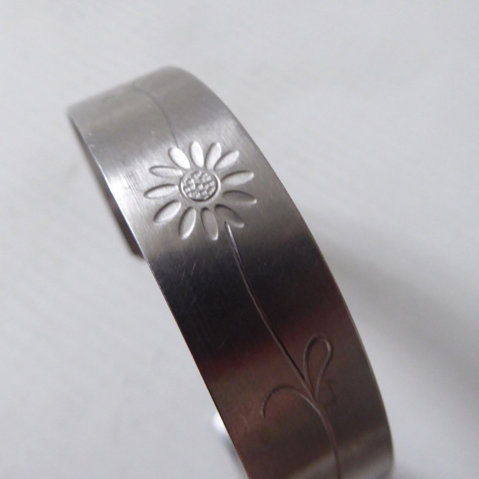 Stamped IVS modernist stainless steel vintage flower bracelet bangle, retro cuff