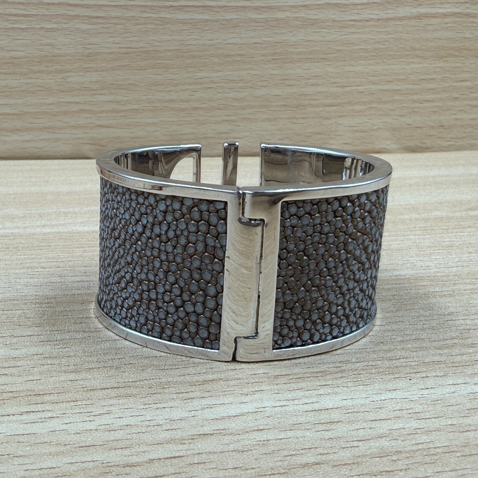 Henri Bendel Logo Pebbled Leather Hinged Cuff NWOT FREE SHIPPING