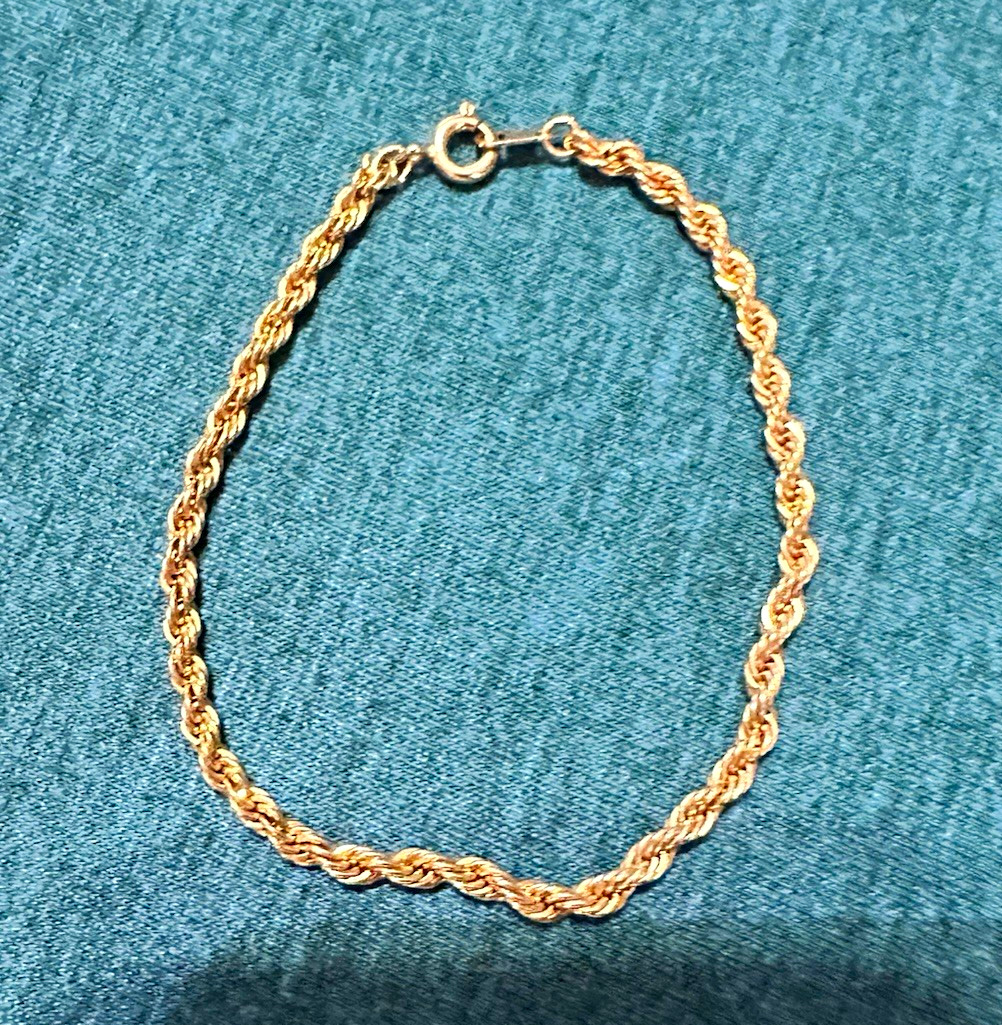 Gold Tone Metal Rope Chain Style Bracelet Round Links Spring Ring Clasp