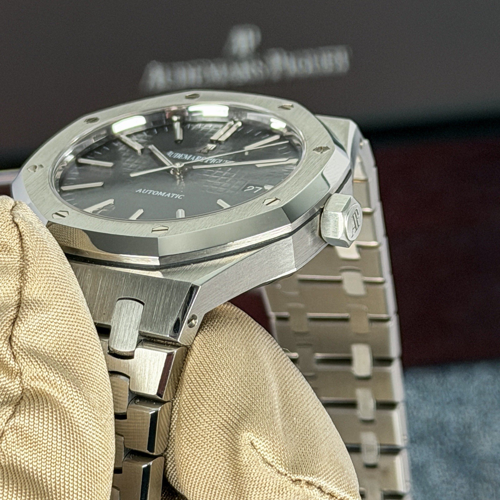 Audemars Piguet Royal Oak Men’s Black Watch – 15400ST Full Set All Links